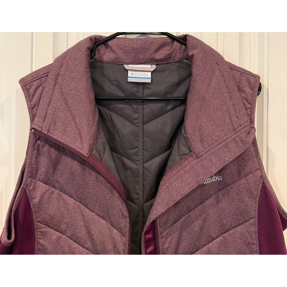 Columbia Women's XL Quilted Vest Burgundy Maroon Full Zip Insulated Pockets - Picture 3 of 11